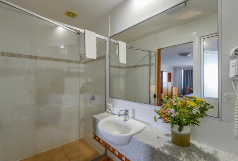 Burnett Riverside Hotel - Accommodation Directory 2