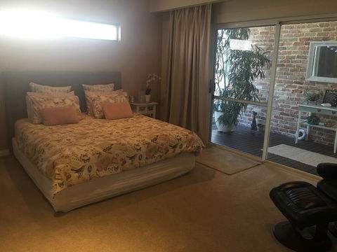 Burns Beach Bed And Shower - Accommodation Directory 2