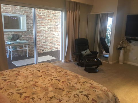 Burns Beach Bed And Shower - Accommodation Directory 3