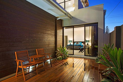 C'est La Vie - Accommodation Directory 3