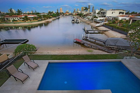 C'est La Vie - Accommodation Directory 1