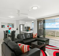 Cairns Luxury Seafront Apartment - Accommodation Directory