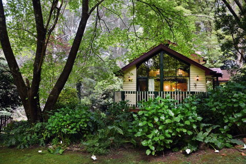 Cambridge Cottages - Accommodation Directory 0