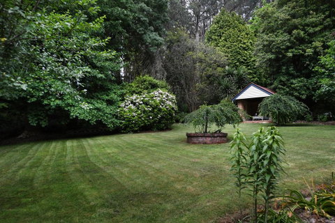 Cambridge Cottages - Accommodation Directory 2