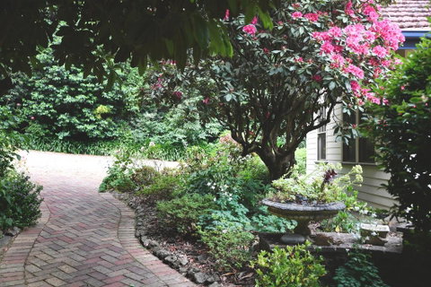 Cambridge Cottages - Accommodation Directory 3
