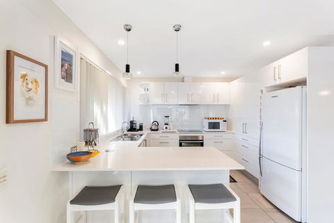 Campbell Avenue, 28 - Accommodation Directory 1