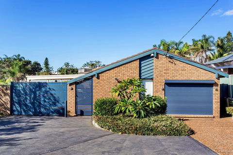 Campbell Avenue, 28 - Accommodation Directory 3