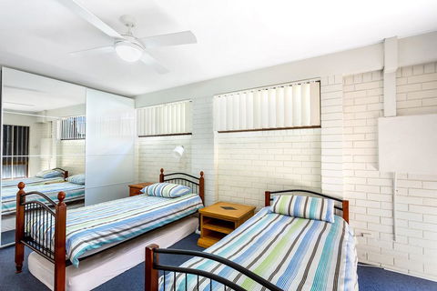 Campbell Avenue, 28 - Accommodation Directory 2