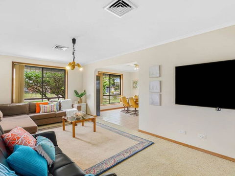 CAPEL Family Home, Large Yard, Close To Beach - Accommodation Directory 3