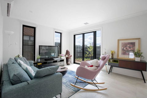 Captivating Large 4BR@Narre Warren - Accommodation Directory 1