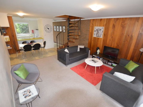 Cedar Holiday Units - Apartment 4 - Accommodation Directory 3