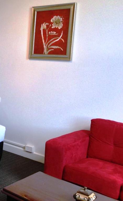 Centennial Inn On Bathurst - Accommodation Directory 3