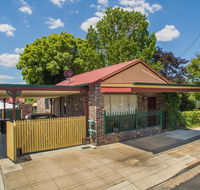 Central Armidale 2-Bedroom Apartment - Accommodation Directory