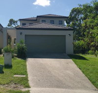 Central Gold Coast Large Modern Elevated House - Accommodation Directory