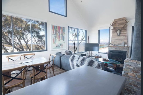 Chalet Deich - Pearse Apt 3 - Ski In Ski Out - Accommodation Directory 0