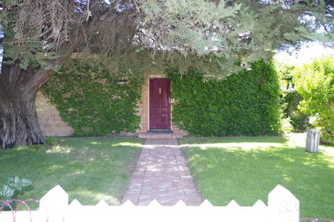 Charlottes Cottage - Accommodation Directory 0