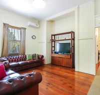 Charming Characterful Rustic-style Home Near The Gabba - Accommodation Directory