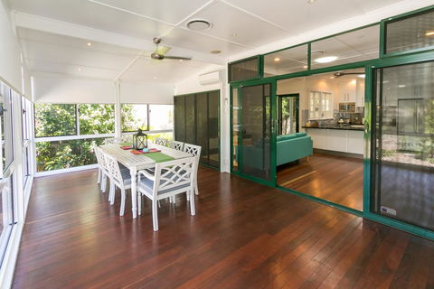 Charming Home By The Sea - Accommodation Directory 3