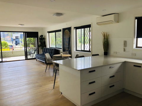 CHELSEA BY THE SEA - 2 BED APART - WALK TO BEACH - Accommodation Directory 2