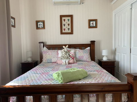Cherry Blossom Cottage - Accommodation Directory 1