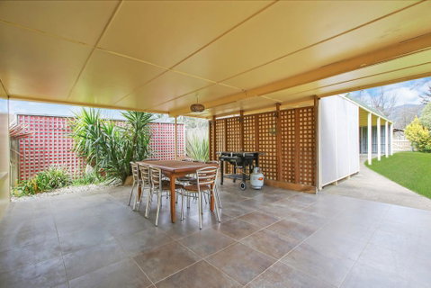 Cherry Lane - Close To The Heart Of Bright - Accommodation Directory 1