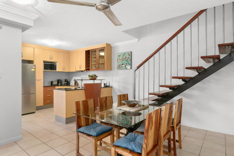 Chic City Apartment With Waterfront Views - Accommodation Directory 3