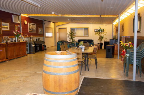 Chrissie's Dongara - Accommodation Directory 0