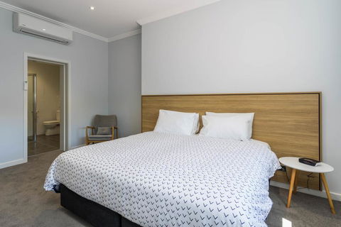 Civic Apartments - Accommodation Directory 2