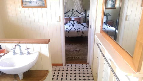 Classique Bed & Breakfast - Accommodation Directory 1