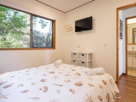 Claytons 10 - Accommodation Directory 1