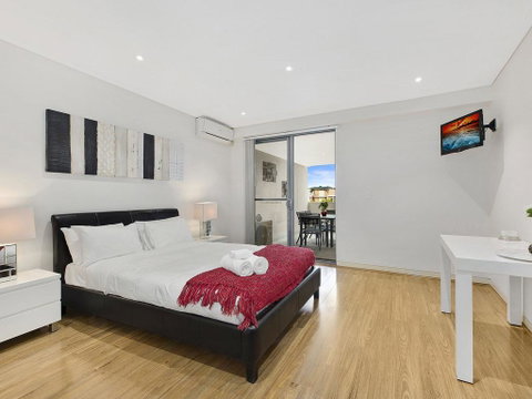 Coast Luxury Apartment 21 - Accommodation Directory 3