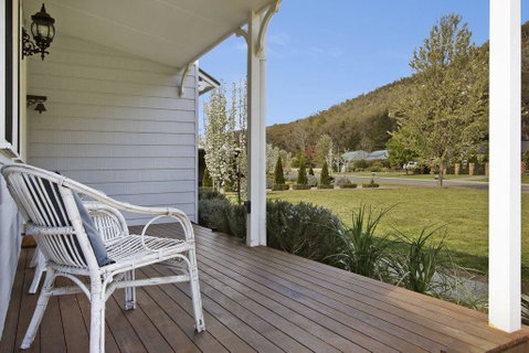 Collins Cottage - Accommodation Directory 2