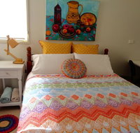 Colourful creative Artist house Glen Waverley - Accommodation Directory