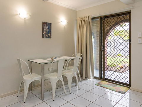Comfy And Cosy Ground Floor Unit - Accommodation Directory 3