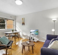 Comfy one-bedroom unit between city and airport - Accommodation Directory