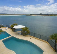 Commodore Apartments - Accommodation Directory