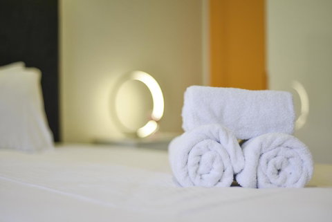 Contemporary Brand New Central Located Studio - Accommodation Directory 3