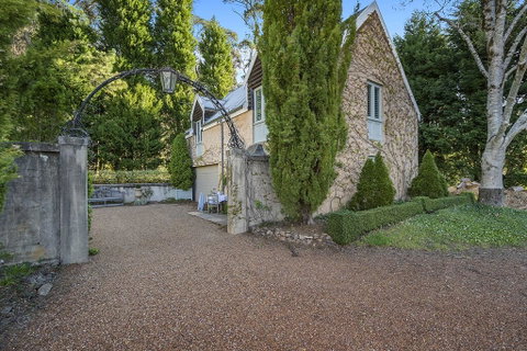 COOKS HOUSE - Accommodation Directory 2