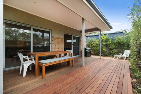 Cootamundra - Accommodation Directory 1