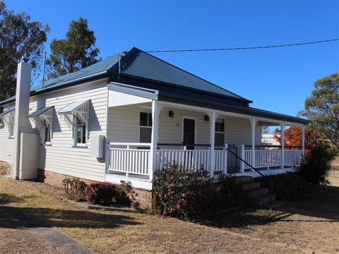 Creekview Cottage - 70 Lock Street - Accommodation Directory 0