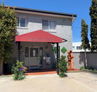 Crest Motor Inn - Accommodation Directory