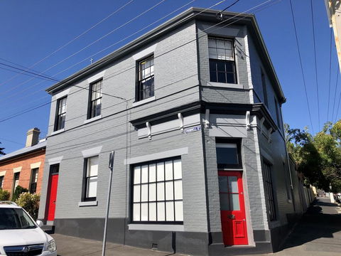 Cromwell Apartment - 3 Red Doors Battery Point - Accommodation Directory 0