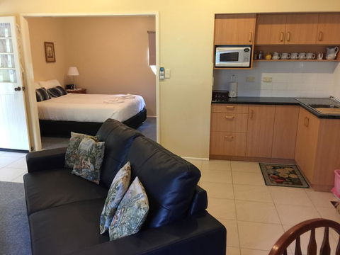 Curtis Cottage - Accommodation Directory 2