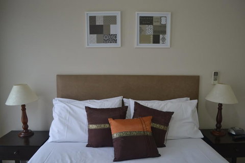 Cypress Waterview Spa Apartment - 37B - Accommodation Directory 2