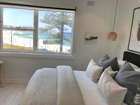D'Luxe Designer Den Bondi-Ocean View Apartment - Accommodation Directory 0