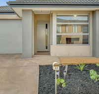 Daisy Villa - close to Mel Airport  Hume Highway -Comfort - Accommodation Directory
