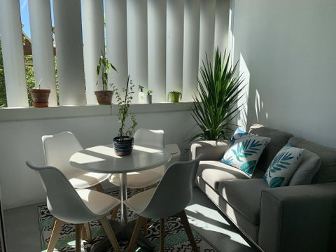 Darlinghurst Spacious Apartment With Balcony And Pool With Harbour Views - Accommodation Directory 2