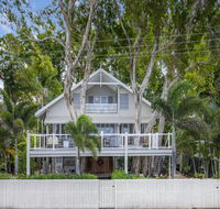 Decked Out By The Sea - Accommodation Directory