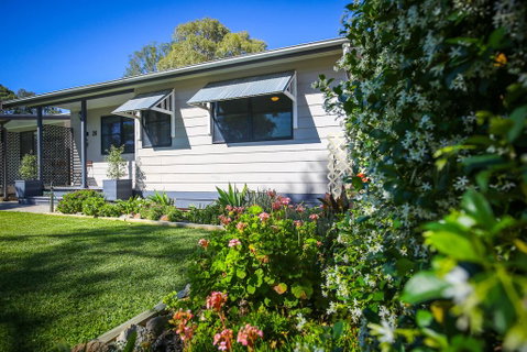 Dell-Lee Cottage - Accommodation Directory 0