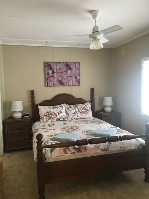 Desert Flower Cottages On Wolfram St - Accommodation Directory 1